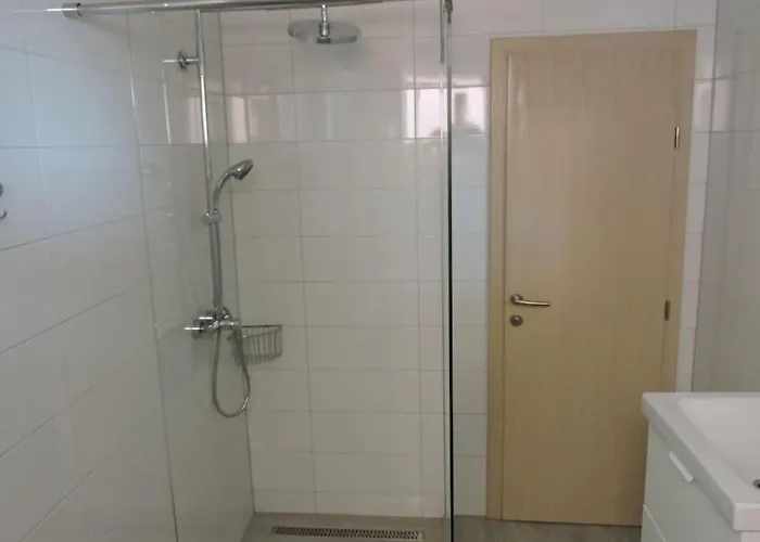In With Swimming Pool Трогір