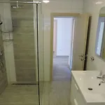 بيت للعطل In With Swimming Pool تروغير