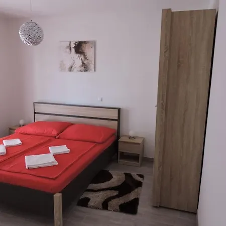 In With Swimming Pool Hébergement de vacances