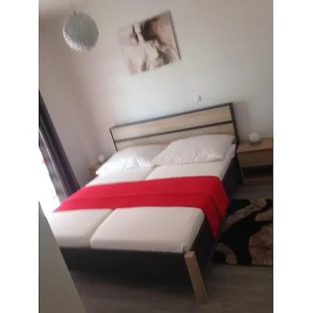 In With Swimming Pool Hébergement de vacances *