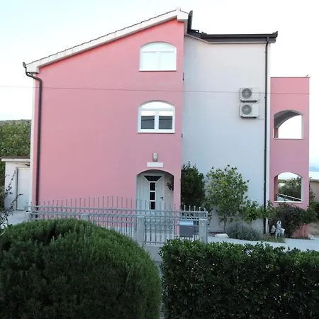 Tatil Evi In With Swimming Pool