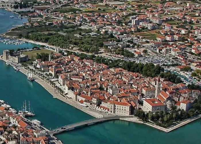 Hébergement de vacances In With Swimming Pool *