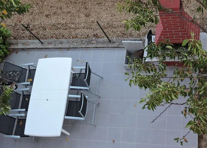 Hébergement de vacances In With Swimming Pool *