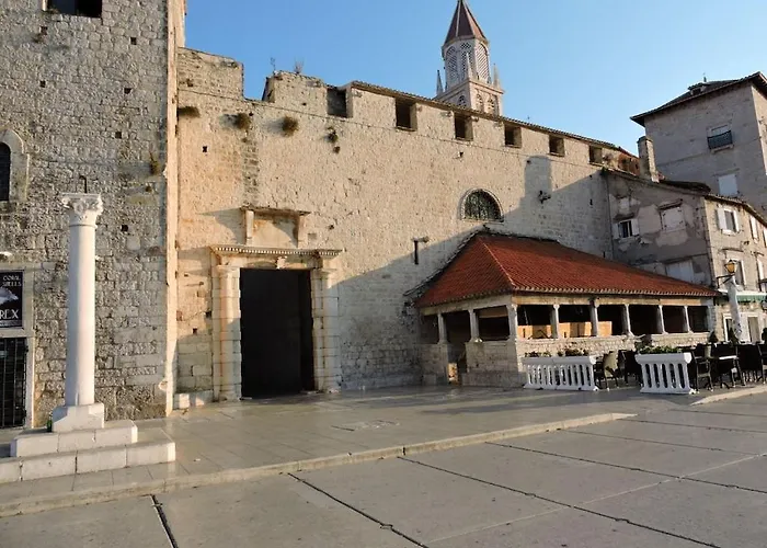 Hébergement de vacances In With Swimming Pool *